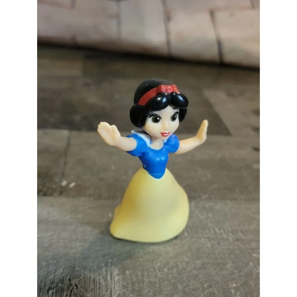 2020‎ McDonalds Snow White princess Disney Pixar toy figure